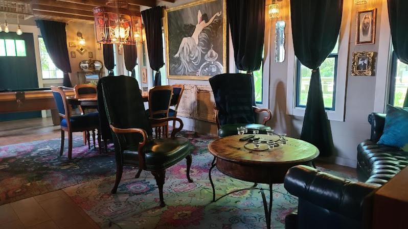 Cedar Oaks Inn Llc Дикинсън Екстериор снимка